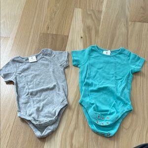 Set of Two Hanna Andersson Short-Sleeve Bodysuits - Gray and Turquoise